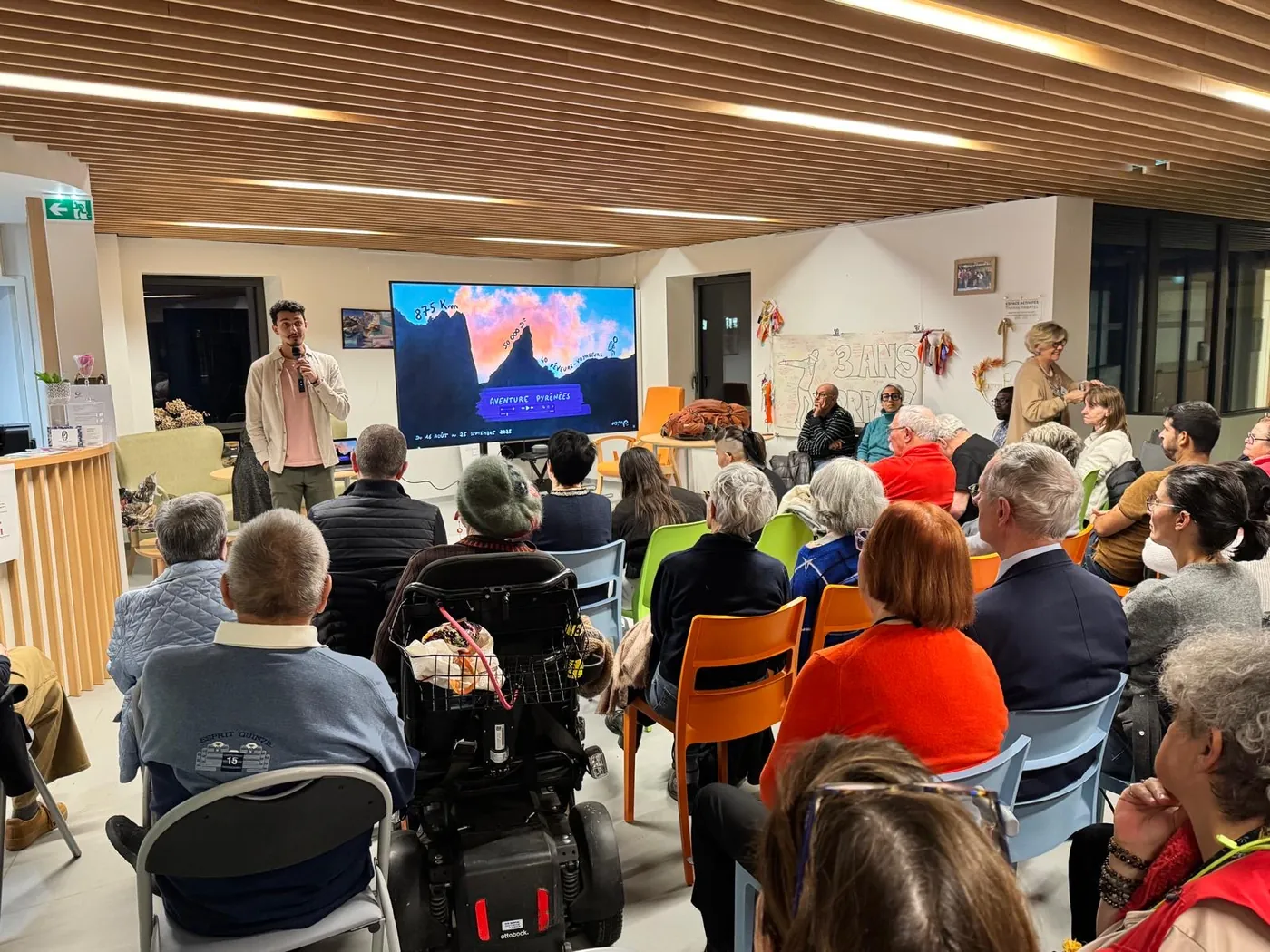 Julien Porte presenting the Pyrenees Adventure to a large audience